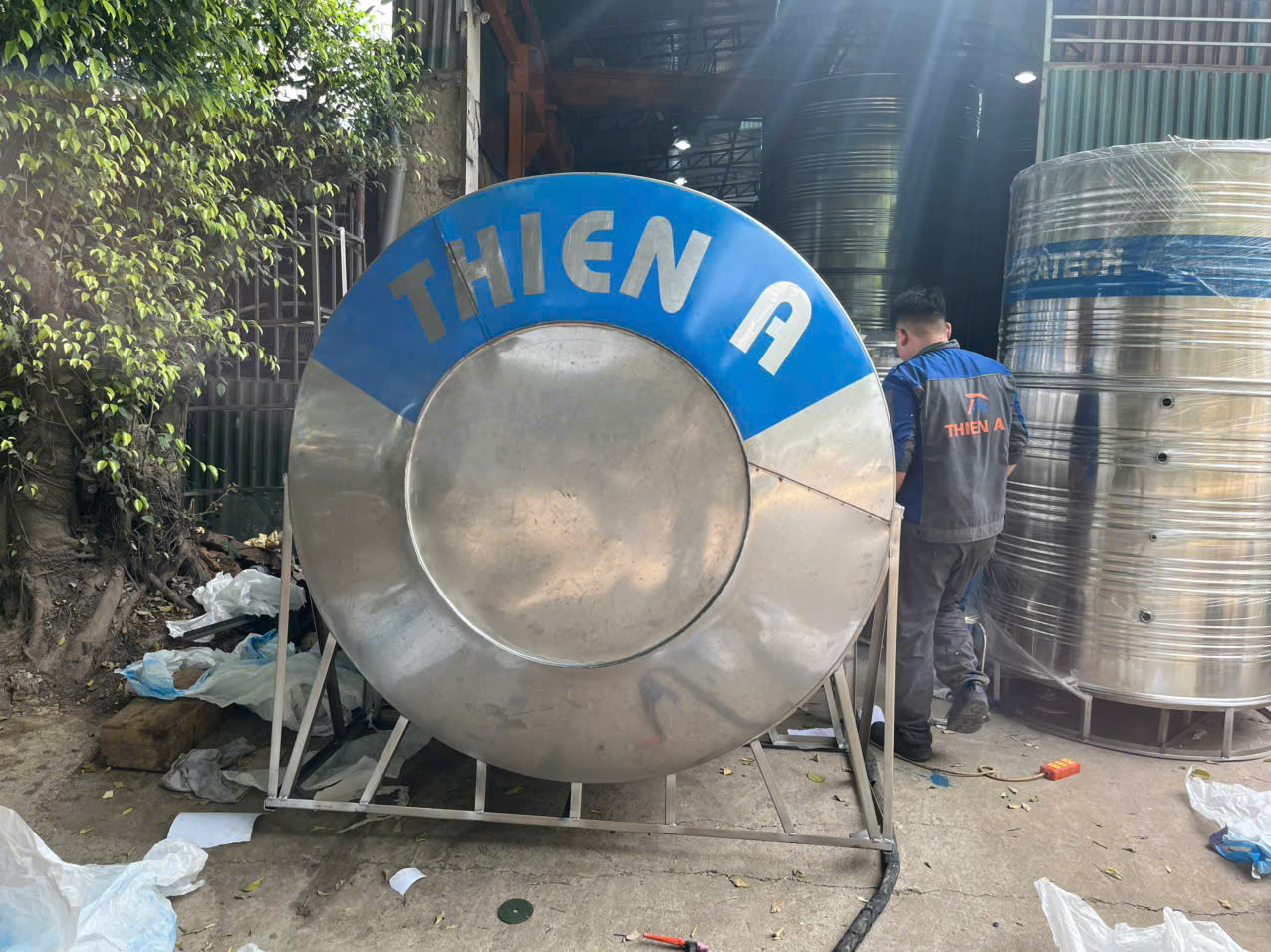 Bồn Bảo Ôn Chịu Áp Là Gì? Tìm Hiểu Từ A – Z Thiết Bị Quan Trọng Trong Công Nghiệp